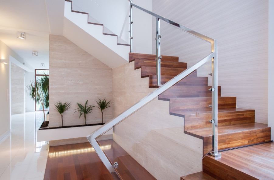 Why Glass Railings are a Popular Choice in the Construction Industry