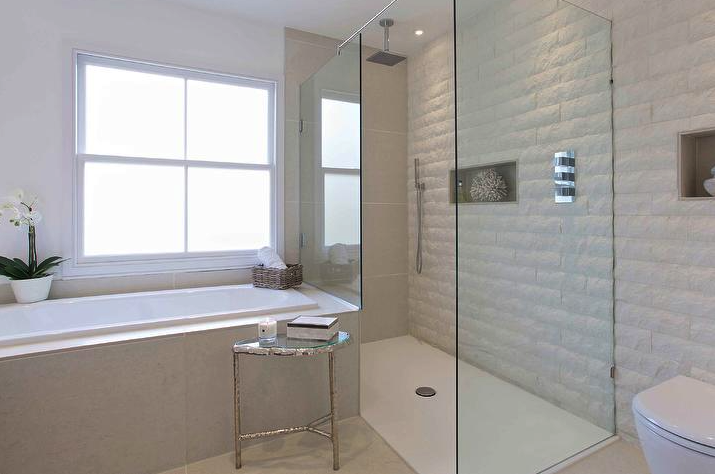 Types of shower enclosures in Calabogie: which one is best for your bathroom?